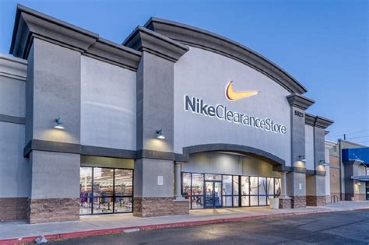 Discover the Santa Monica Nike Store: A Unique Shopping Experience